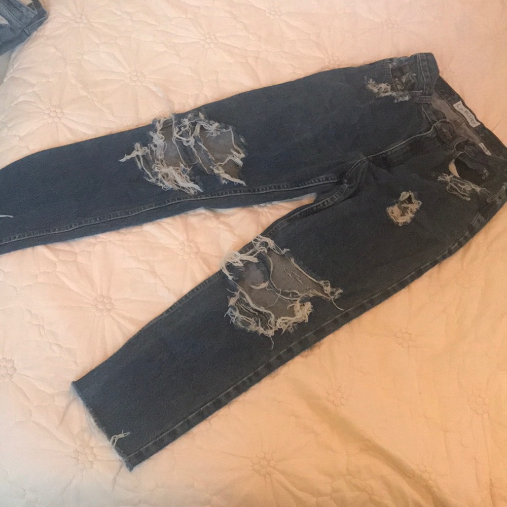 Distressed Girlfriend High Rise Slim fit jeans